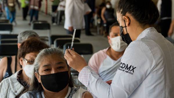 México aplica 165,975 dosis de vacunas COVID; total asciende a 30.4 millones