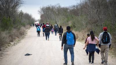 En Texas: Frío ártico en medio de ola de migrantes