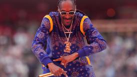 Super Bowl: Snoop Dogg es captado fumando supuesta mariguana antes del medio tiempo