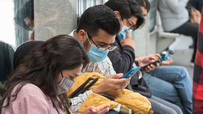Se dan sus lujos! Mexicanos gastan más en smartphones de media y alta gama  por home office – El Financiero