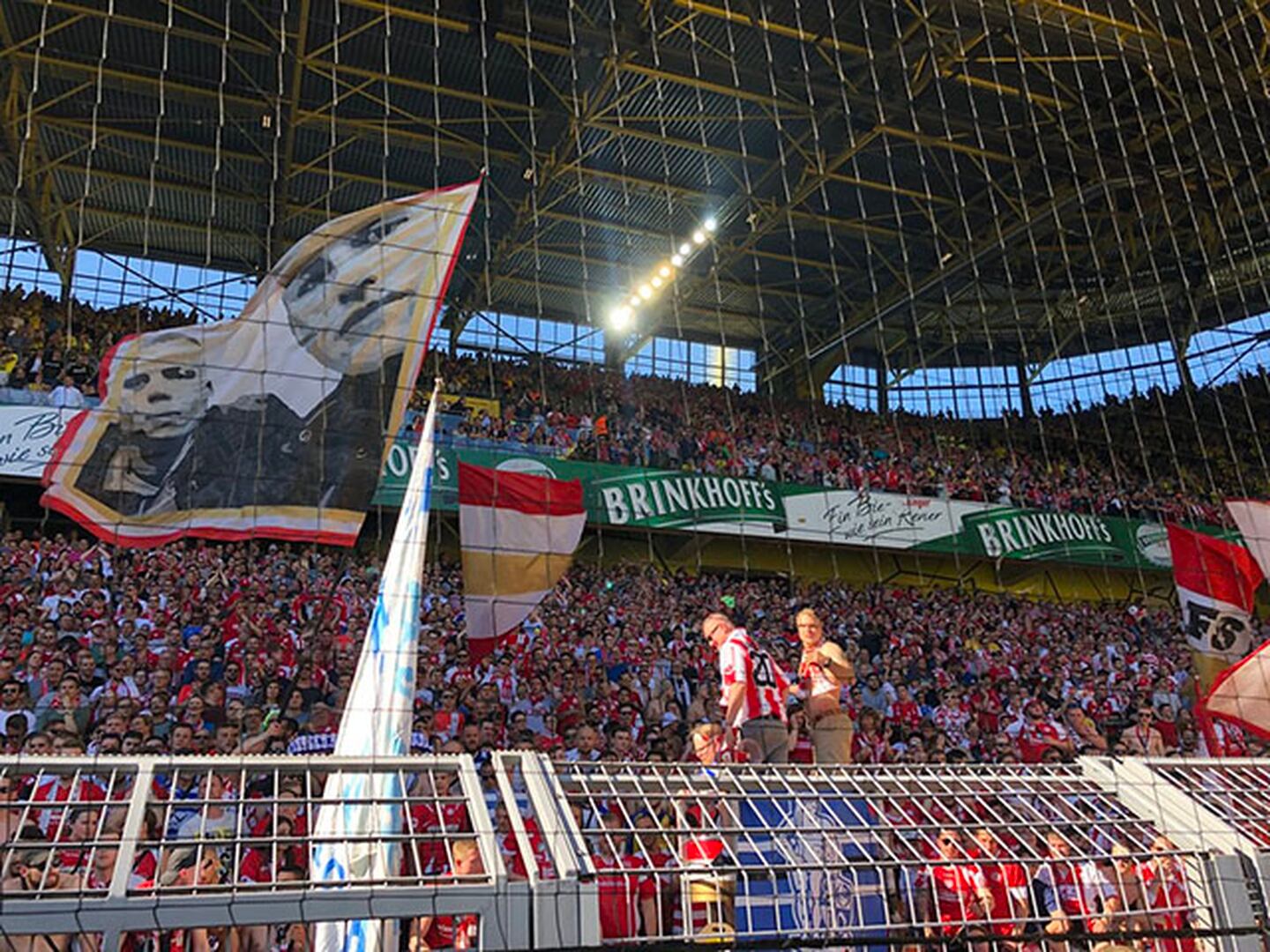 Mainz 05 celebró su permanencia en la Bundesliga con una dedicatoria a Piqué