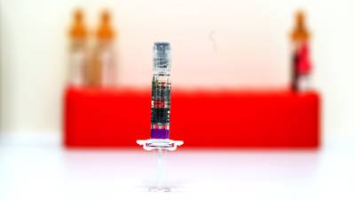 AstraZeneca prepara nuevo análisis de vacuna contra COVID-19 tras errores en ensayo