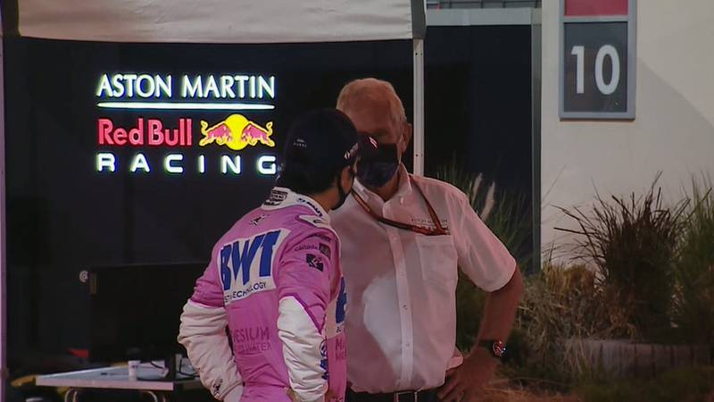 La cumbre de Helmut Marko y Sergio Pérez en el paddock de Red Bull
