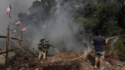 Incendios en Chile fuera de control: Reportan 64 muertos y más de mil casas afectadas