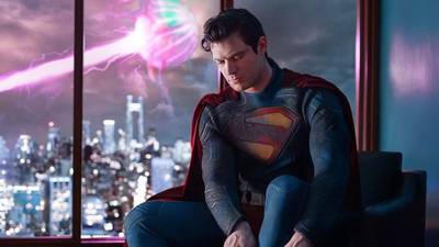 James Gunn revela primer vistazo del nuevo Superman, ¡pero desata los Memes!