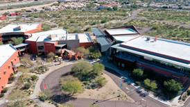 Porque nunca es tarde para aprender... Phoenix abre centro educativo para adultos