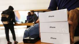 Apple estudia fabricar un iPhone de bajo costo:  fuentes
