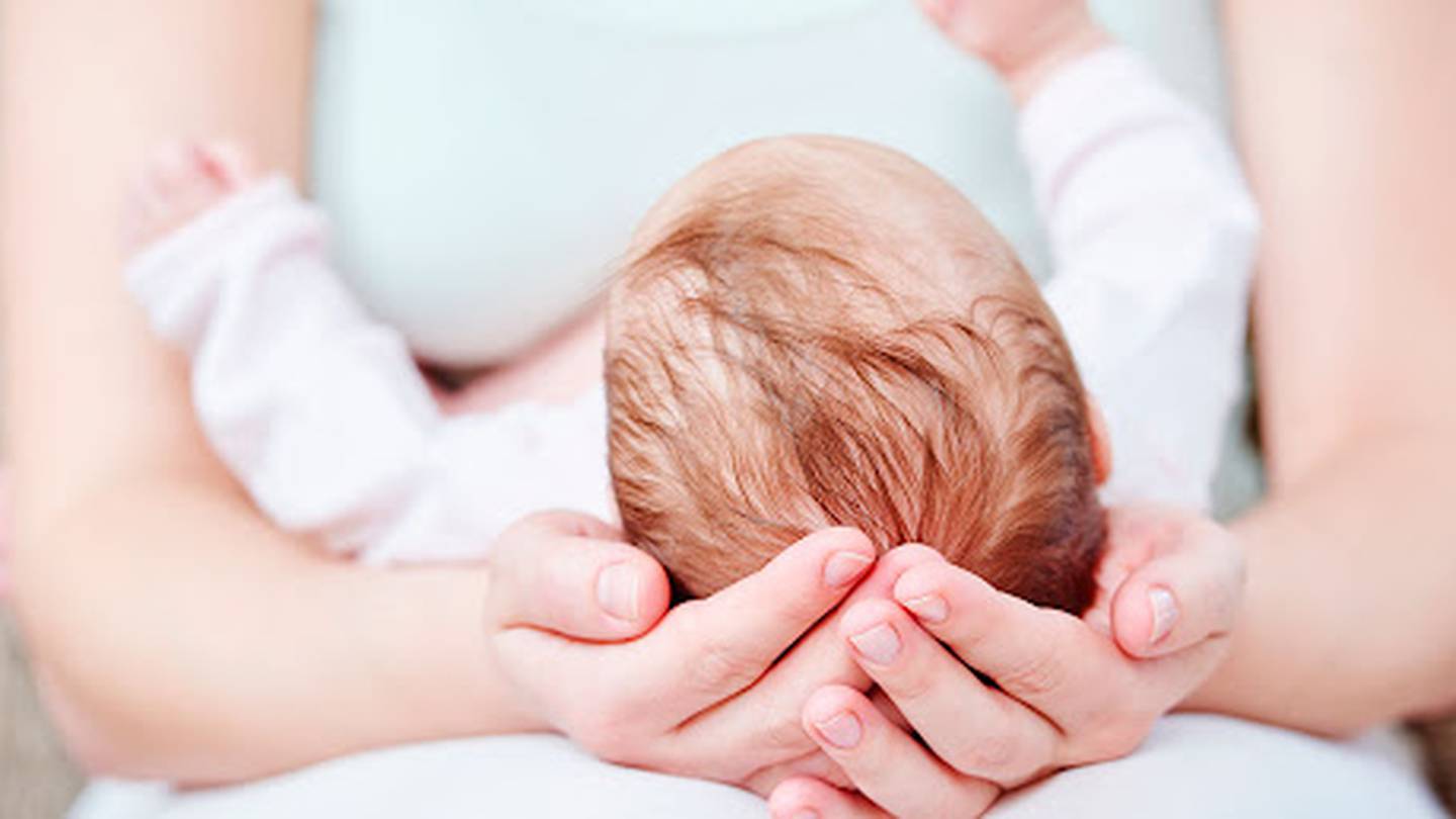 Folleto Conectado Exclusivo Todo lo que debes saber de la 'cabeza plana' en bebés – El Financiero