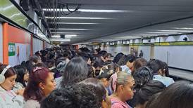 Metro de CDMX avanza muuuy lento: Reportan demoras y unidades detenidas en 5 líneas