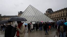 Museo del Louvre reabre sus puertas, pero con medidas de protección contra coronavirus 