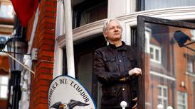 Presidente de Ecuador acusa a Wikileaks de espiarlo