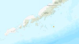 Sismo magnitud 7.8 ‘sacude’ a Alaska; emiten alerta de tsunami