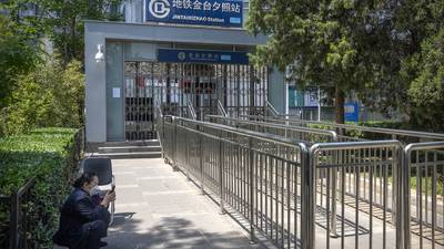 Pekín cierra el metro por contagios de COVID-19