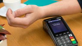 Adiós al efectivo y las tarjetas: Así son los implantes de microchip para pagar con la mano