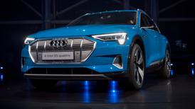 Audi retira del mercado de EU su camioneta eléctrica E-Tron por riesgo de incendio