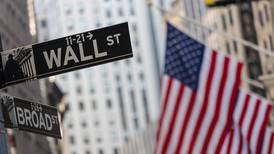 Bolsas en Wall Street despiden la semana con caídas; Dow Jones y S&P 500 borran ganancias del mes