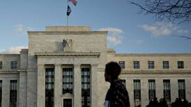George de la Fed defiende "pausa" en alzas tasas de interés en EU