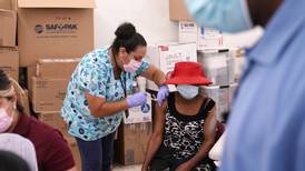 Florida facilita vacunación contra COVID para indocumentados