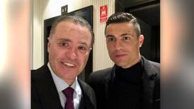 'Gober' de Sinaloa presume foto con Cristiano Ronaldo
