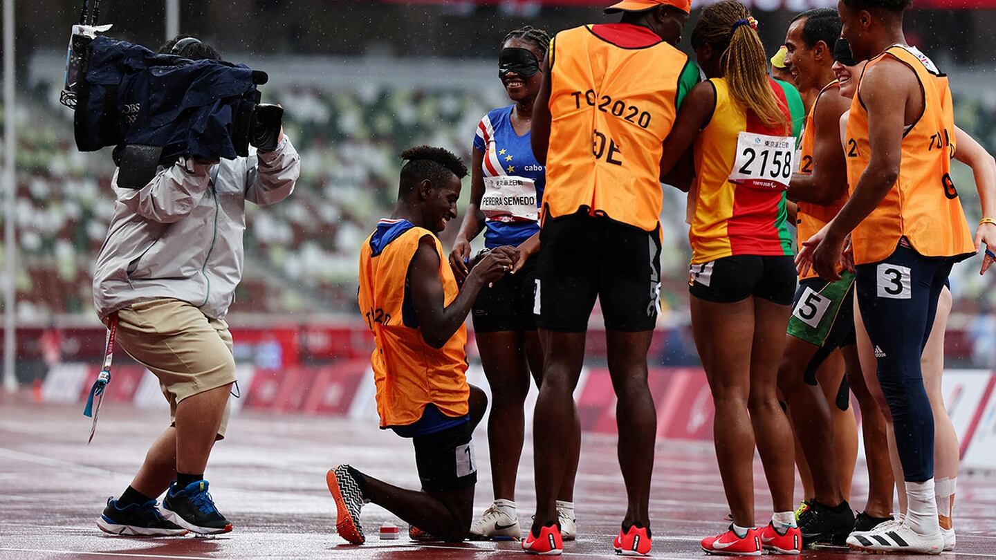 La atleta caboverdiana le dio el 'sí' a su guía (Reuters)