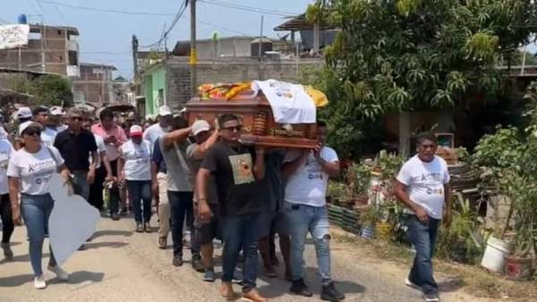 Con mariachis, sepultan a Alfredo Cabrera Barrientos, candidato asesinado en Coyuca de Benítez