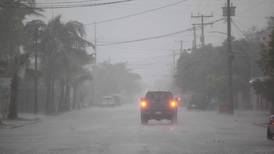 ‘Norma’ se degrada a tormenta tropical y deja sin luz a Baja California Sur