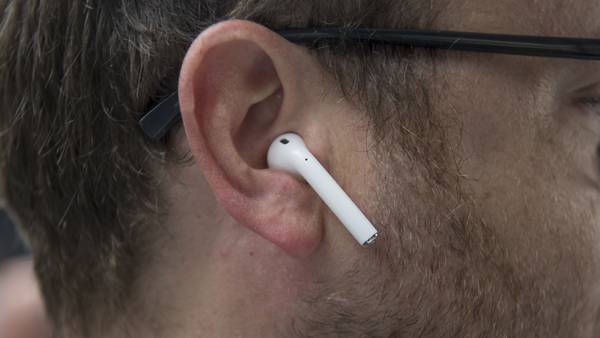 Apple quiere que gastes tus 'ahorritos' en nuevas versiones de AirPods, sus auriculares inalámbricos