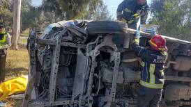 Volcadura de combi en la Autopista México-Pachuca deja 1 muerto y 16 lesionados