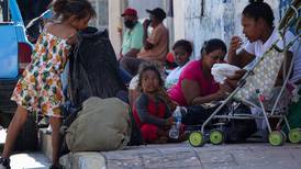 Momentos de tensión en avance de caravana migrante por Oaxaca