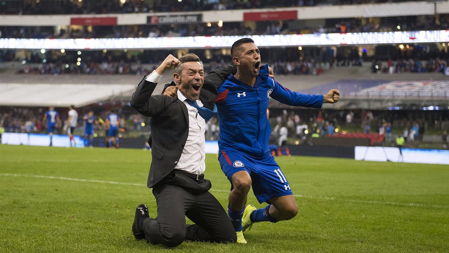 ¡El emocionante festejo de Pedro Caixinha por su Cruz Azul en la Final!