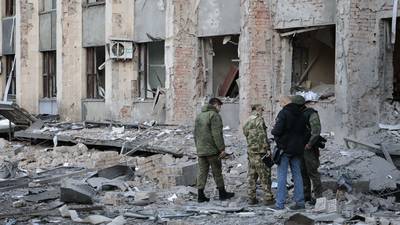Ucrania: Cohetes golpean la oficina del alcalde en Donetsk