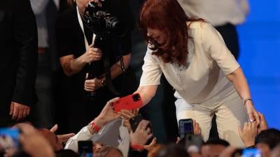 ¿'Britney’ Kirchner?: Cristina Fernández se despide de vicepresidencia de Argentina con seña obscena