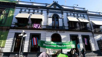 Esto sabemos sobre la toma feminista del Congreso de Puebla
