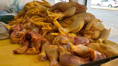 Narco ‘despluma’ precio del pollo en Edomex: ‘Familia Michoacana’ extorsiona negocios