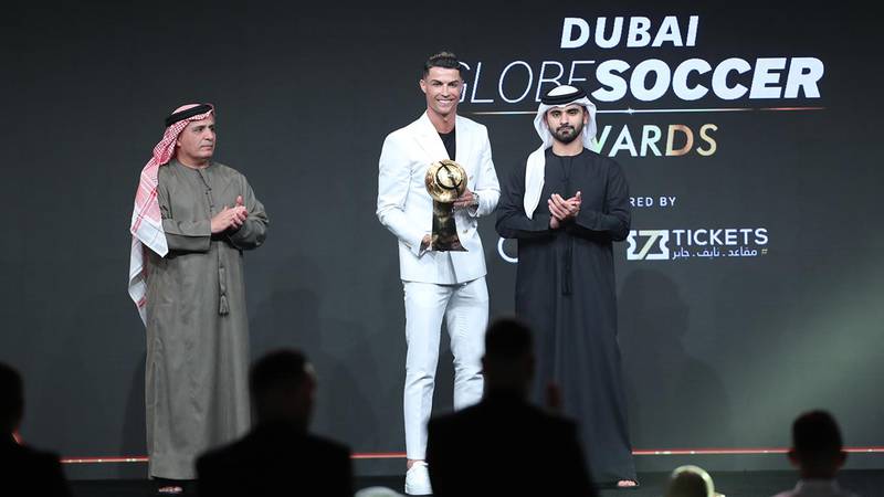 Cristiano fue galardonado como el mejor jugador del año en los Globe Soccer Awards en Dubai