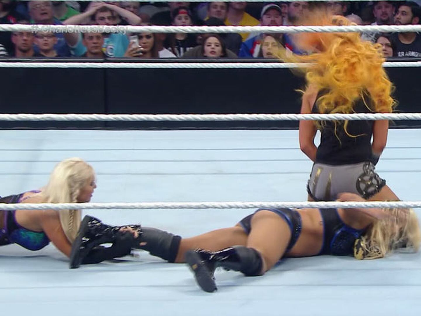 Dana Brooke salvó a Charlotte de la 'desarmadora' de Becky