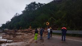 Huracán ‘Otis’ aísla a Acapulco: Autopista del Sol cierra en ambos sentidos por deslaves