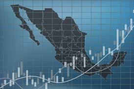 S&P ratifica calificación de México y mejora perspectiva de negativa a estable