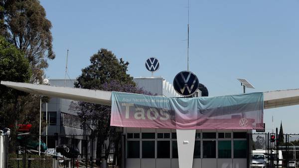 Volkswagen llama a revisión autos en México con llantas Continental