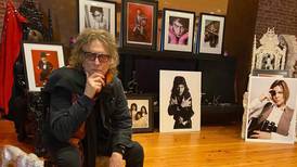 Mick Rock: Quiénes son los cantantes y grupos icónicos a los que fotografió
