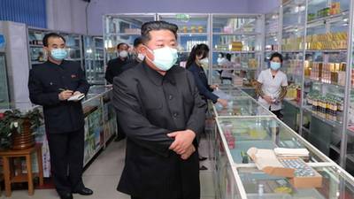 OMS pide a Corea del Norte que acepte vacunas para combatir ola de COVID-19