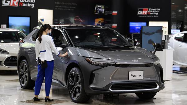 Toyota, ‘desesperada’: ofrece recomprar vehículos a los que se le pueden caer las llantas 