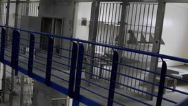 Se fugan 3 reos de cárcel en Tabasco; detienen a custodio que facilitó su salida