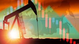 Petróleo se ‘relaja’: Precios descienden a niveles previos a conflicto en Ucrania 