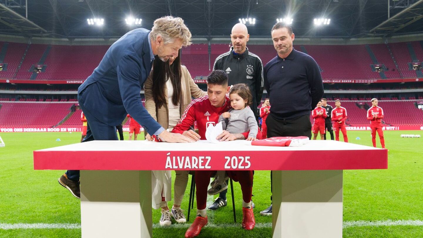 Edson Álvarez extiende contrato con Ajax hasta 2025
