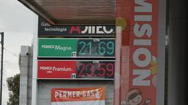 AMLO se queda sin motivo para presumir: gasolina en EU ya es más barata que en México