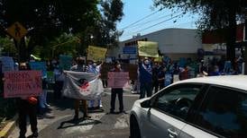 ‘¡No a la reutilización de cubrebocas!’: médicos protestan para exigir insumos