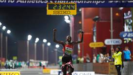 Keniana Ruth Chepngetich gana maratón en Mundial de Atletismo