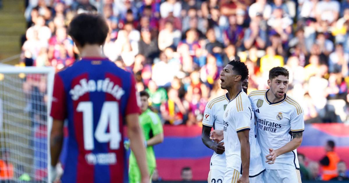 Real Madrid vence 2-1 al Barcelona en clásico español con gol en tiempo de compensación