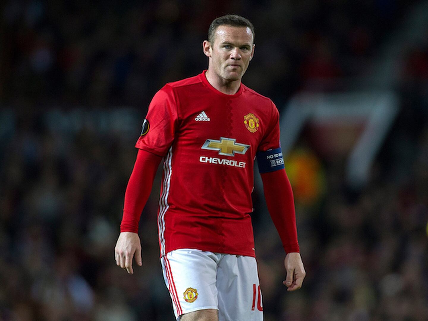Rooney iguala el récord de Charlton, el United golea y pasa a cuarta ronda